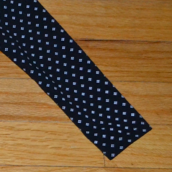 Youth girls H&M dress, size 4-6Y (H&M size fits like a 6) - Picture 6 of 8